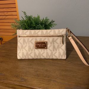 Michael Kors Wristlet